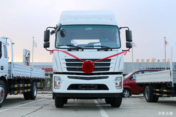 东风新疆底盘平板运输车
